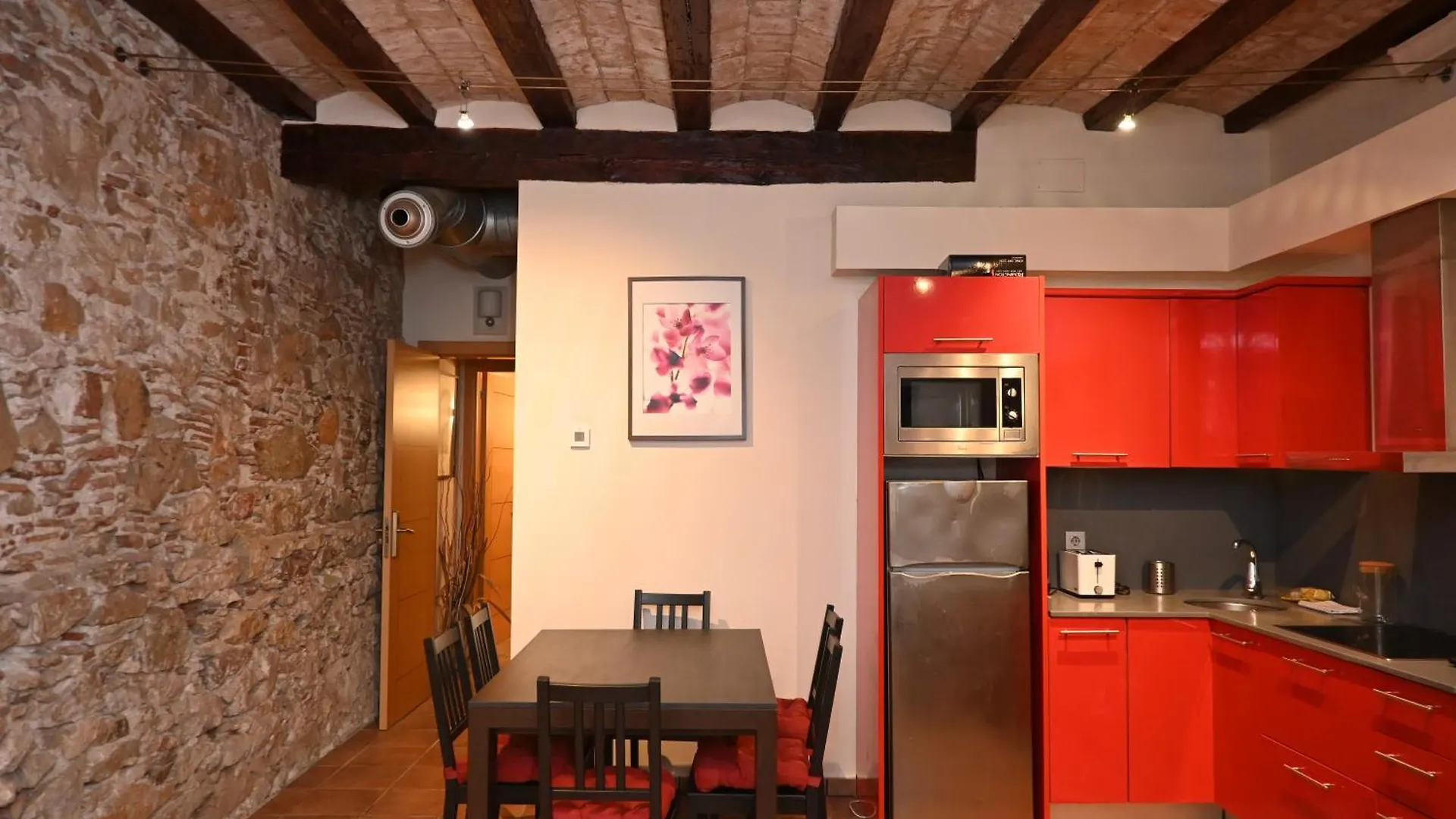 Homenfun Barcelona Drassanes Apartment